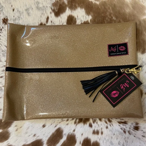 NWT Makeup Junkie Large bag - Picture 1 of 3